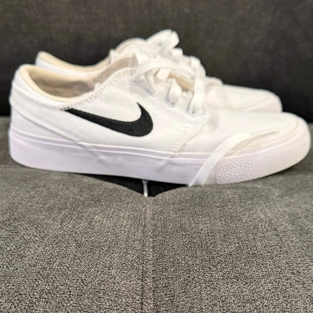 Nike Zoom Stefan Janoski White Low-Top Canvas Sneakers size 4